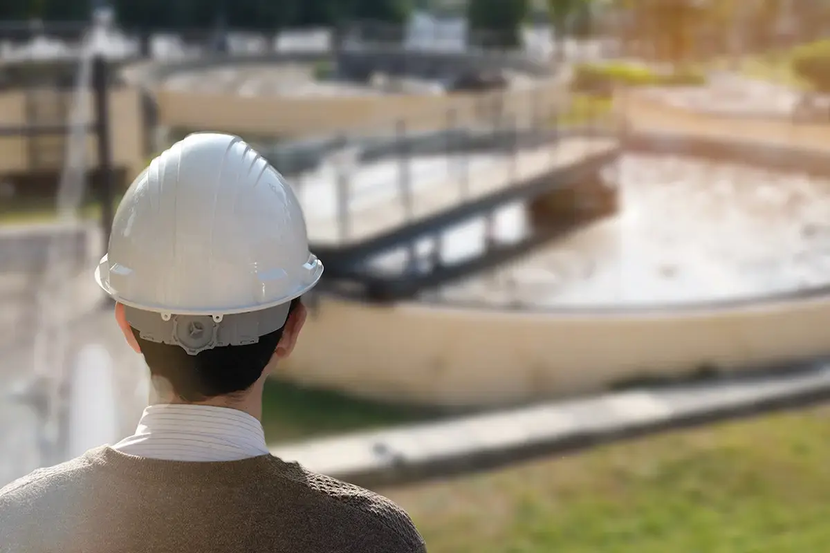 Man wearing hard hat